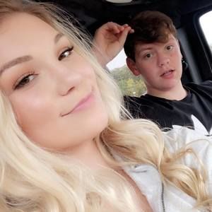 Meet your Posher, Kenady